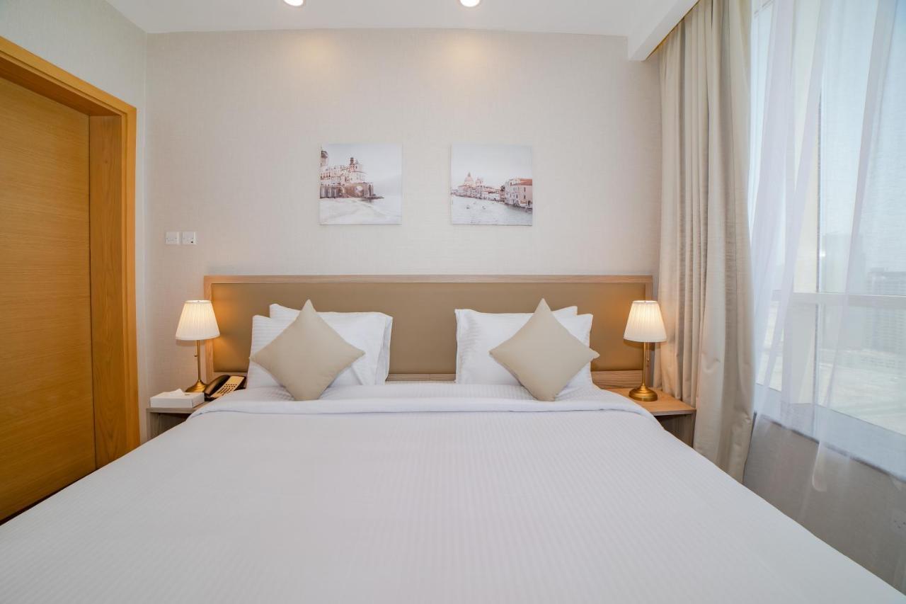 Platinum Coast Hotel Apartments Fudzsejra Kültér fotó A bedroom at the hotel