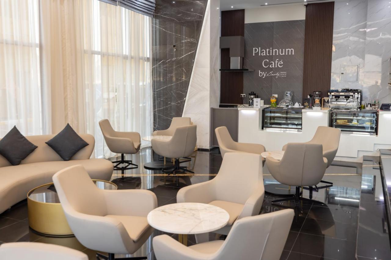 Platinum Coast Hotel Apartments Fudzsejra Kültér fotó Platinum Cafe