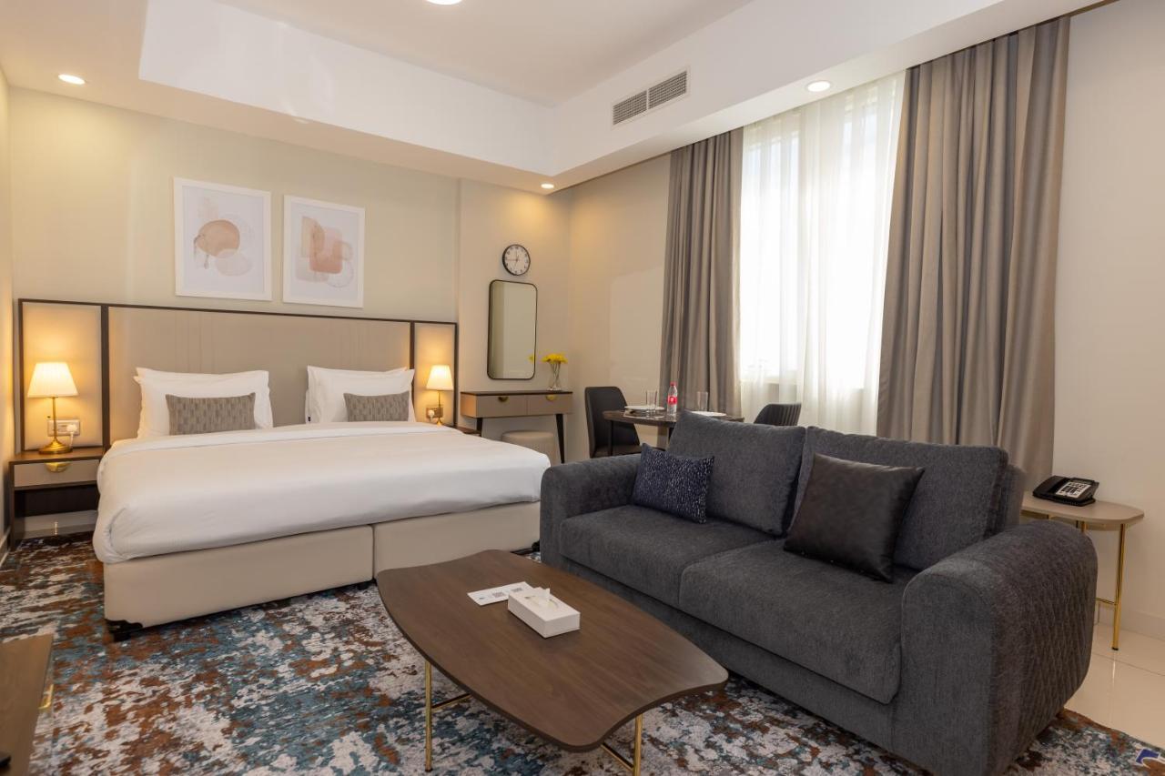 Platinum Coast Hotel Apartments Fudzsejra Kültér fotó A room at the hotel