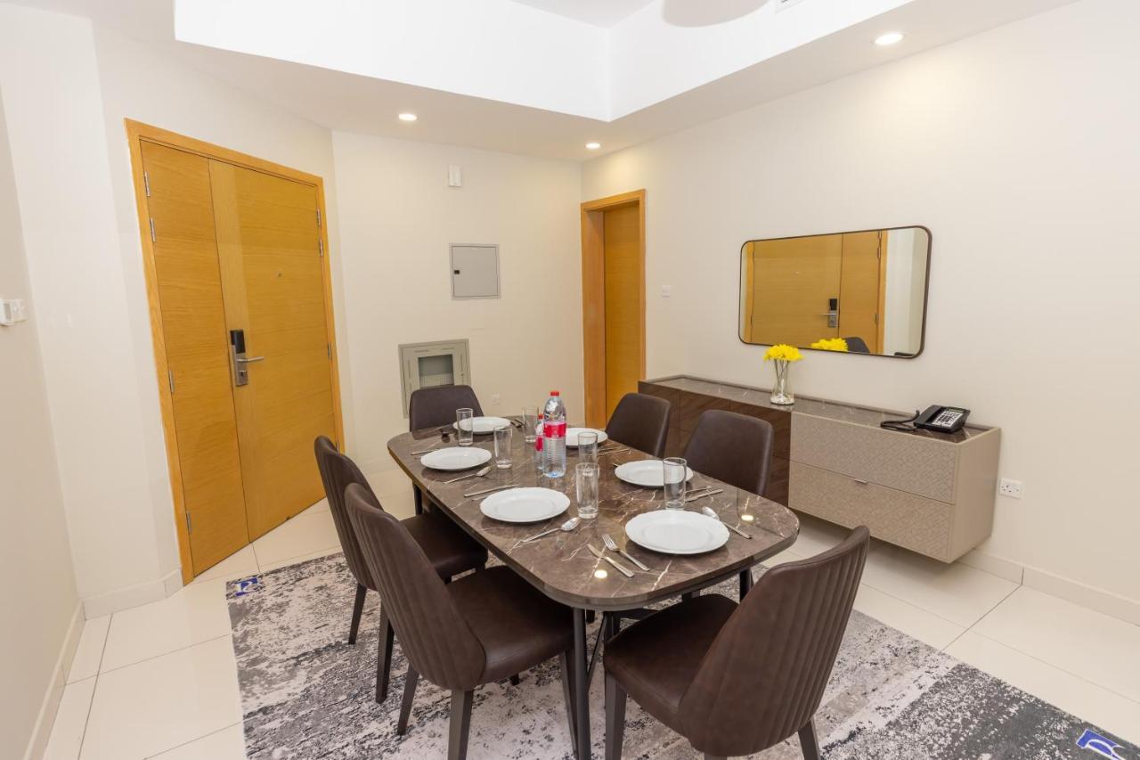 Platinum Coast Hotel Apartments Fudzsejra Kültér fotó A dining room