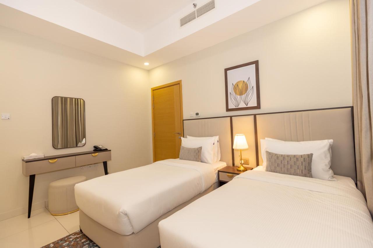 Platinum Coast Hotel Apartments Fudzsejra Kültér fotó A bedroom at the hotel